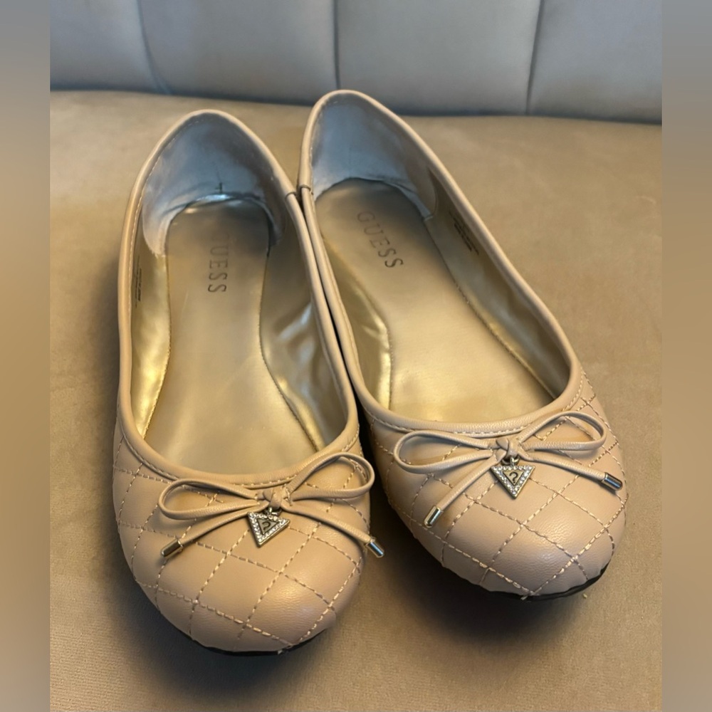Guess flats